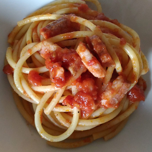 Bucatini all'amatriciana: la ricetta | Pomodoro Petti