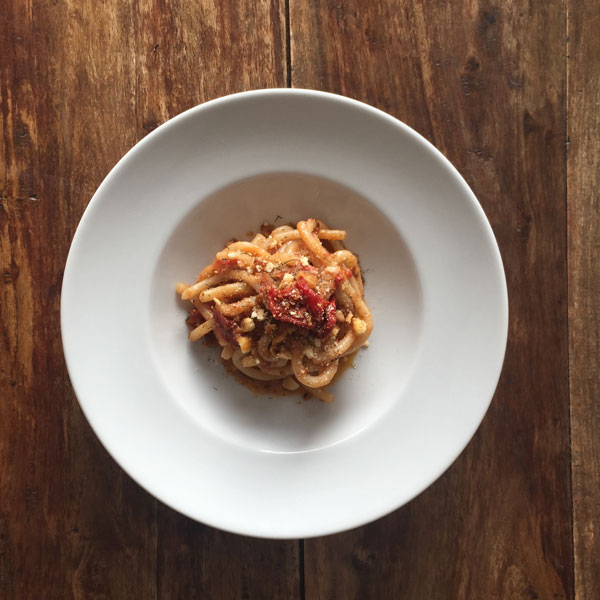 Pici con datterini, acciughe e noci: la ricetta | Pomodoro Petti