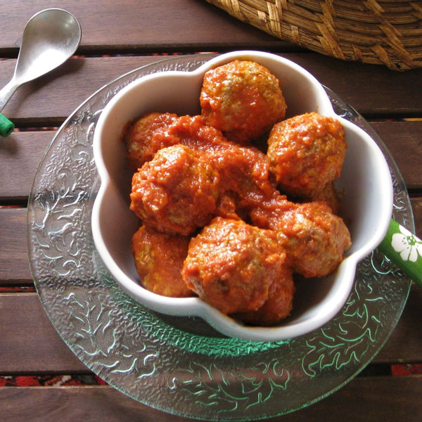Smoked meatballs with fennel and tomato | Petti Recipes
