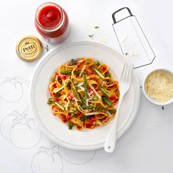 Tagliatelle de tomates Petti ricotta et asperges