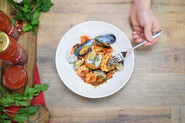 Linguine allo scoglio - il Pomodoro Petti Chef in camicia